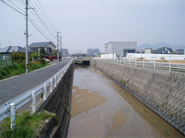 上西郷川　整備前